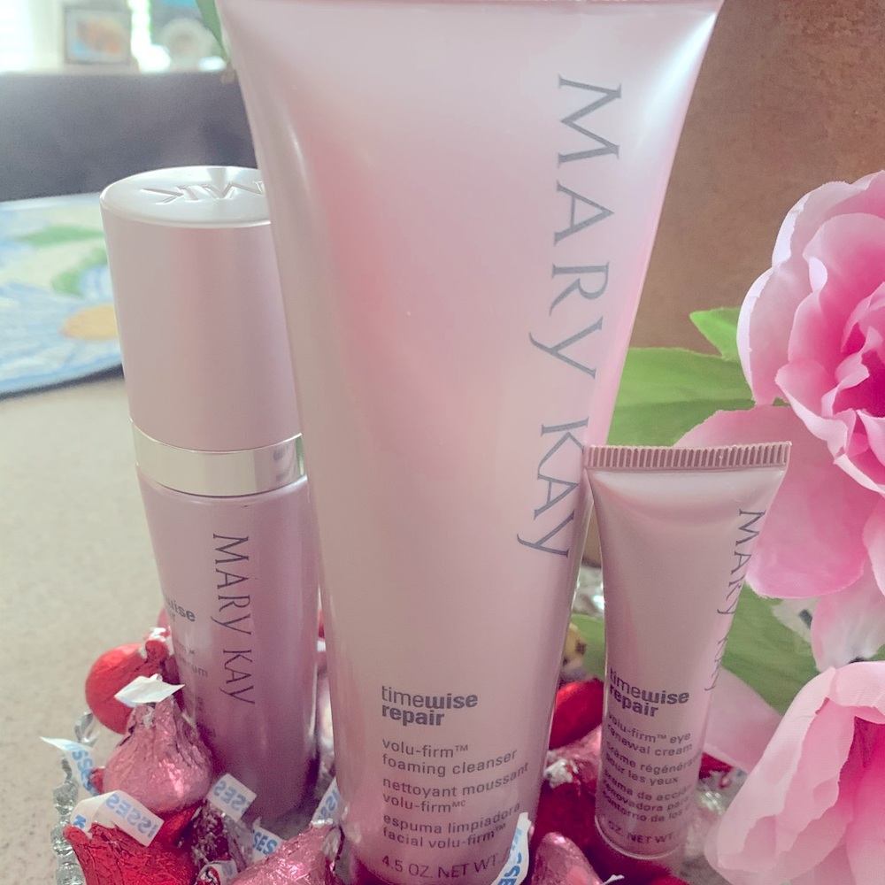 🩷MARY KAY TIME~WISE FOAMING CLEANSER 🩷RETINOL 🩷EYE RENEWAL CREAM 🩷
TODAY ONLY!